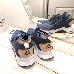 GUC Reebok women's sneaker size 8 1/2